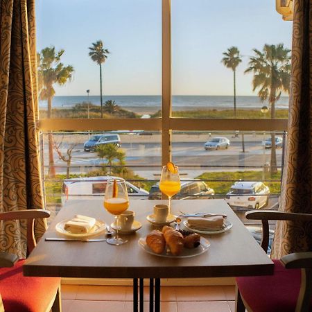 Hotel Playa Conil - Beachfront Studios & Suites โกนิล เด ลาฟรอนเตรา ภายนอก รูปภาพ