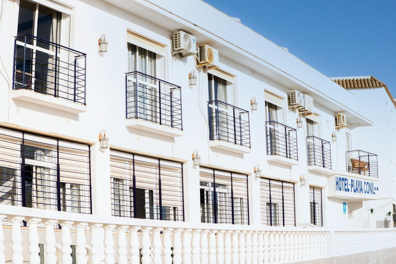Hotel Playa Conil - Beachfront Studios & Suites โกนิล เด ลาฟรอนเตรา ภายนอก รูปภาพ