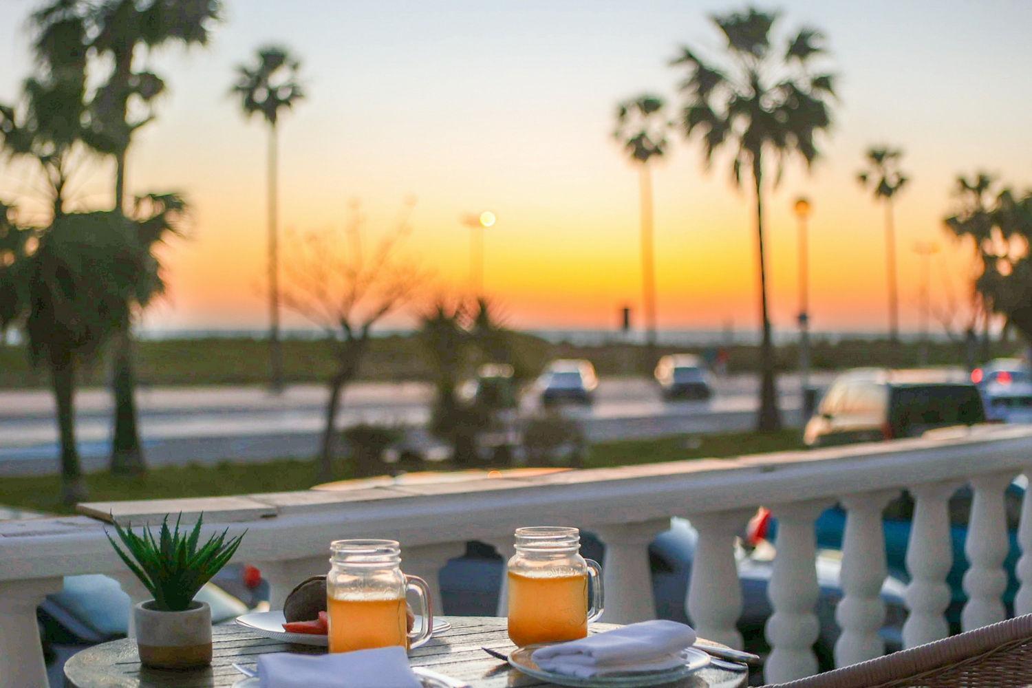 Hotel Playa Conil - Beachfront Studios & Suites โกนิล เด ลาฟรอนเตรา ภายนอก รูปภาพ