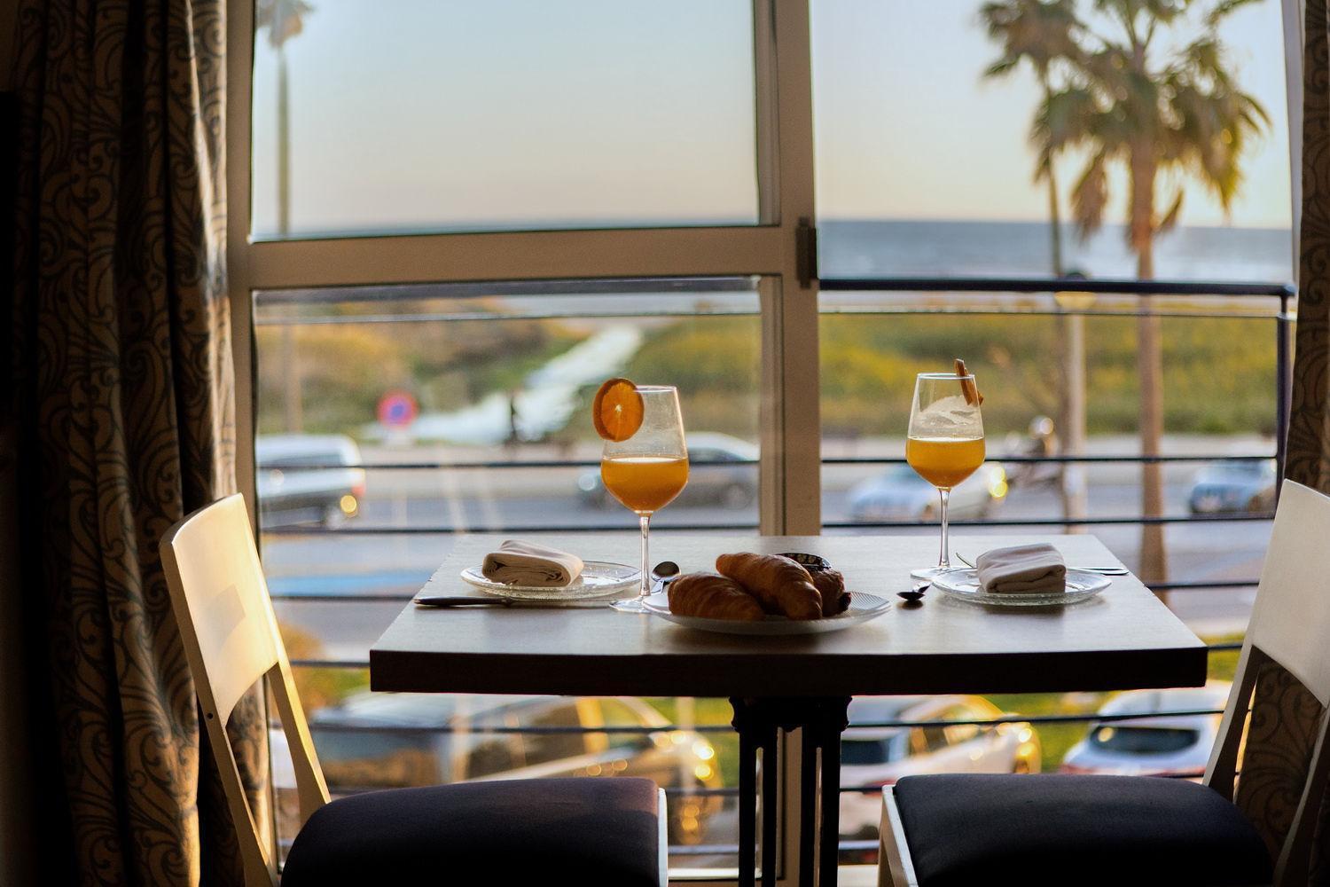 Hotel Playa Conil - Beachfront Studios & Suites โกนิล เด ลาฟรอนเตรา ภายนอก รูปภาพ