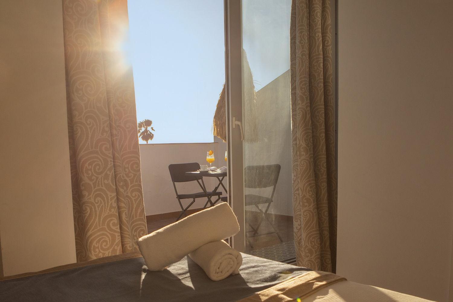 Hotel Playa Conil - Beachfront Studios & Suites โกนิล เด ลาฟรอนเตรา ภายนอก รูปภาพ