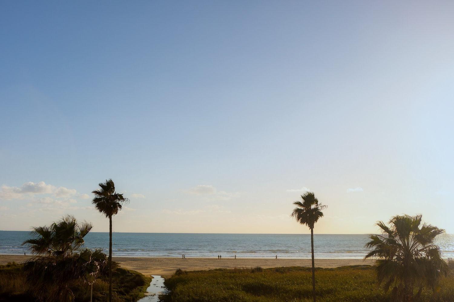 Hotel Playa Conil - Beachfront Studios & Suites โกนิล เด ลาฟรอนเตรา ภายนอก รูปภาพ